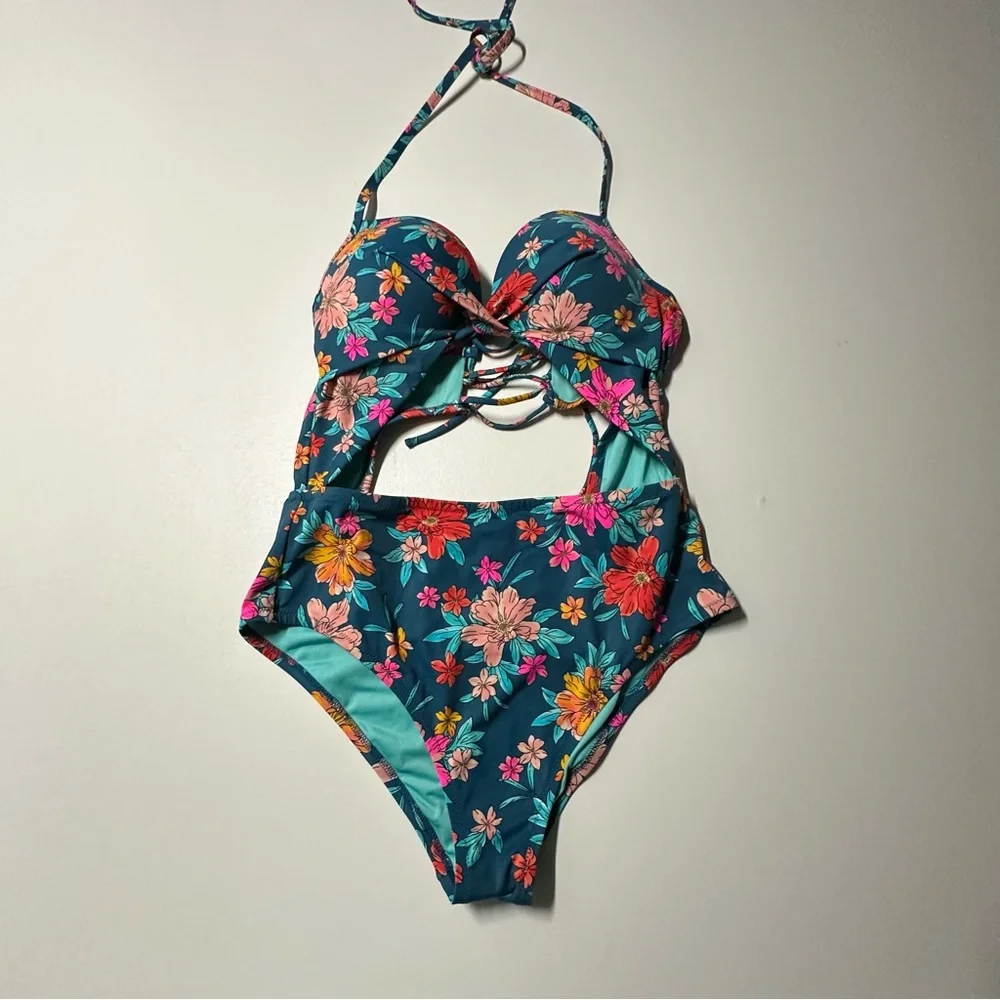 Shade Shore size‎ 38B one piece swimsuit.cut out middle tie, neck lace up back